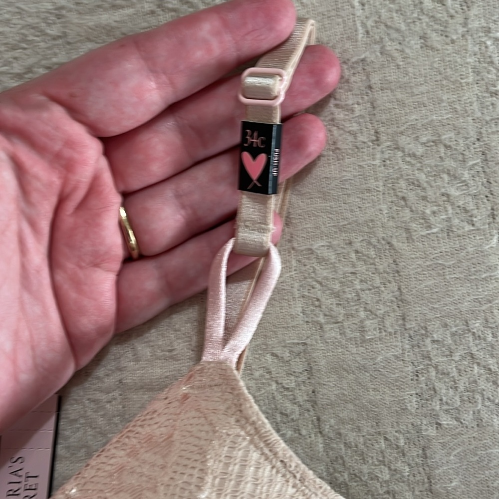 NWT Victoria’s Secret Wireless Push Up Bra - Picture 3 of 9